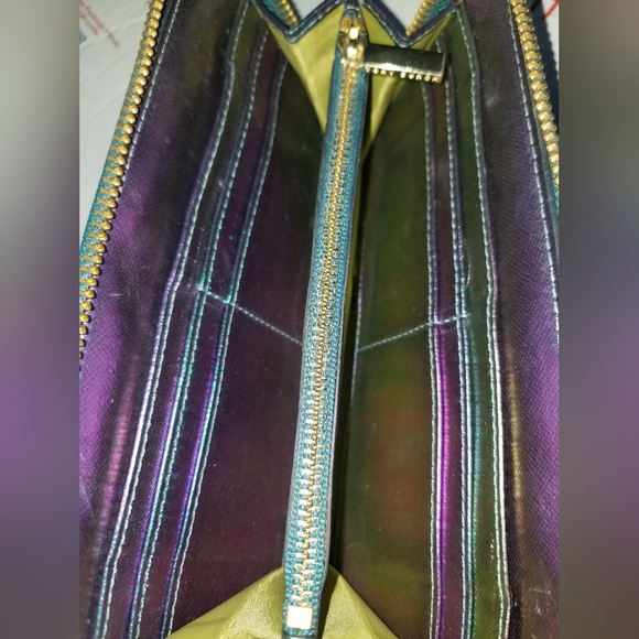 ❌ Sold ❌ Holographic Tory Burch wallet **FAIR** - Picture 2 of 12